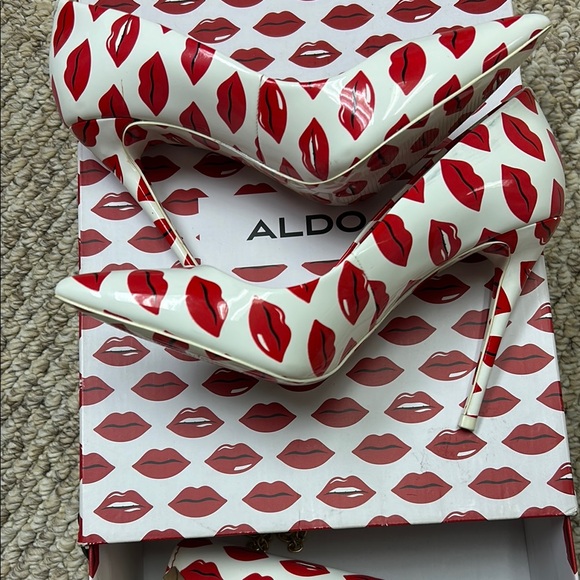 Red Lip Print Heels and Clutch Set - Picture 2 of 4